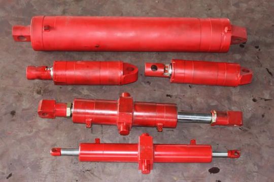 點擊查看詳細信息<br>標題：1100轉載機一系列油缸 閱讀次數：2456